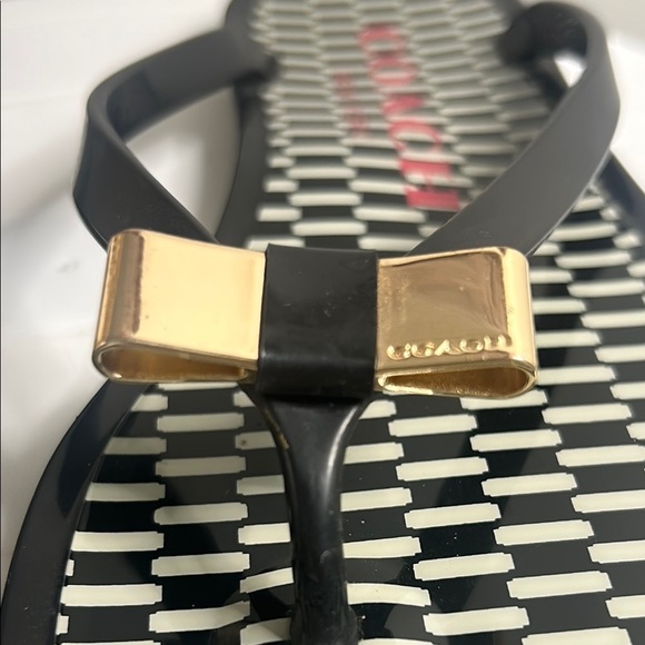 Coach New York Landon Gold Bow Thong Flip Flop Sandal Women Size 6 - Picture 3 of 17